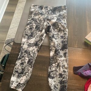 Under Armour leggings MUST SELL